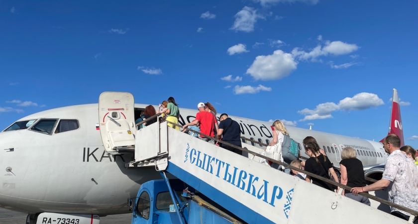 Самолет Сыктывкар - Москва не смог сесть из-за проблемы с закрылками