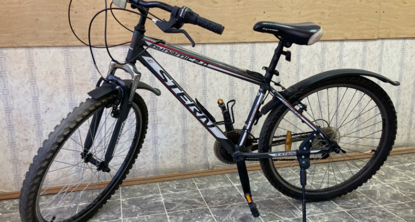 В Сыктывкаре был украден велосипед, который владелица пристегнула тросиком