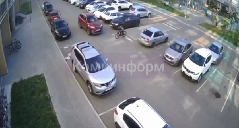 В Сыктывкаре 8-летний велосипедист попал под колеса легковушки, а после убежал