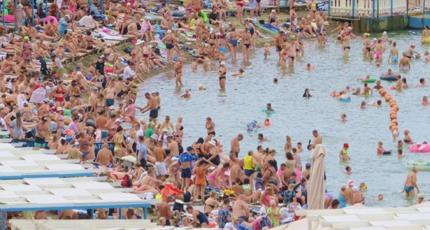 «Некуда наступить!»: туристы назвали пляж на Черном море, куда лучше не соваться