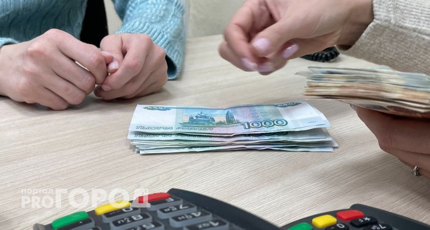 В Коми бухгалтер госучреждения платил зарплату несуществующему работнику