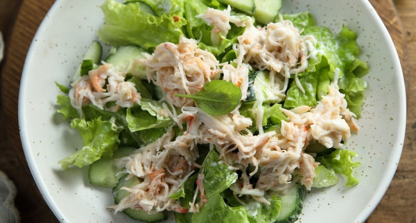 Рецепт для похудения: салат с крабовыми палочками. Едим, и вес уходит