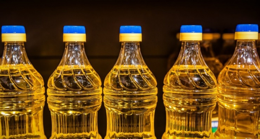 Янтарная гадость в красивой бутылке: Роскачество назвало худшие марки растительного масла