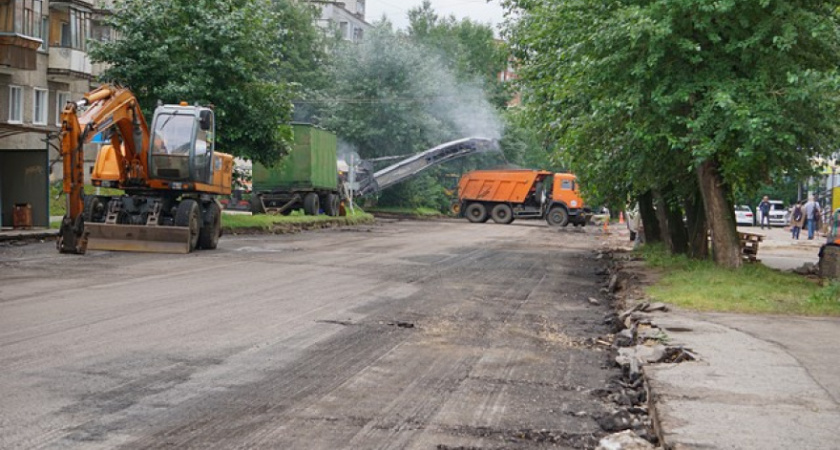 В Сыктывкаре начали ремонтировать дорогу на улице Первомайская