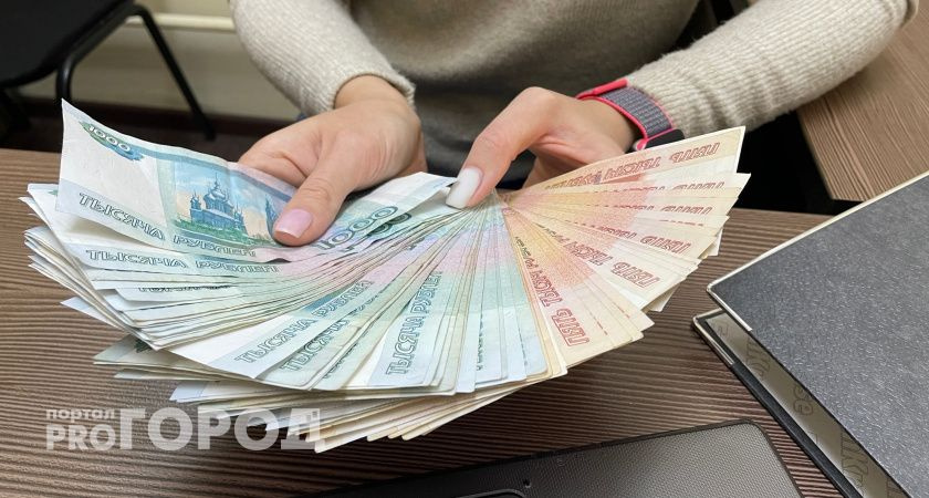 Предложили продлить договор с оператором: мошенники украли у жителя Коми 370 тысяч рублей