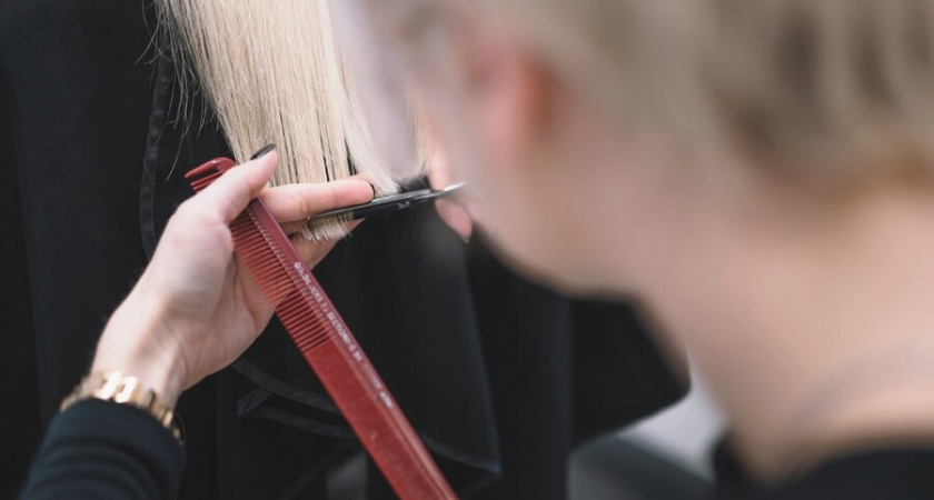 Какие оттенки волос срежут возраст на 10 лет: раскрыты два цвета для женщин старше 50 лет