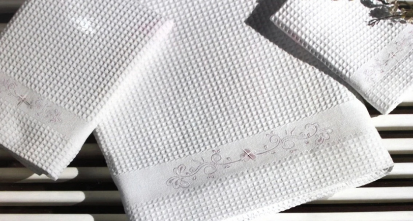 Замочила полотенца, тряпки — и подарила им новую жизнь: "столетние" пятна растворятся за минуты — ослепительная чистота