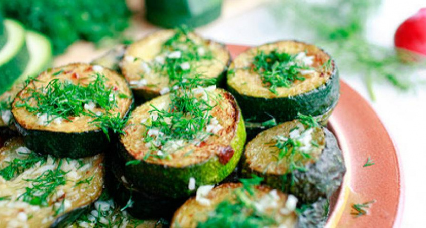 Гору хрустящих кабачков жарю за 10 минут: идеальные овощи без грязной плиты — рецепт на заметку без особых усилий