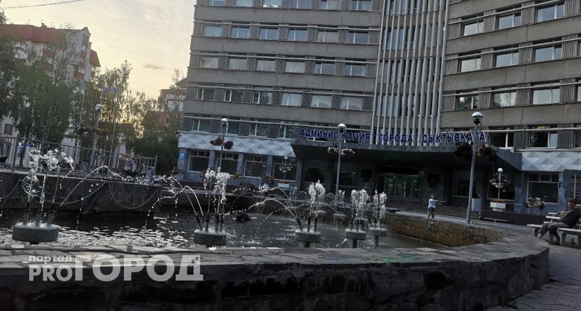 Рекламный щит с Яблоневой аллеи не могут убрать