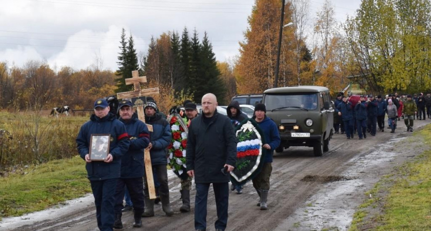 В Мохче проводили в последний путь бойца СВО