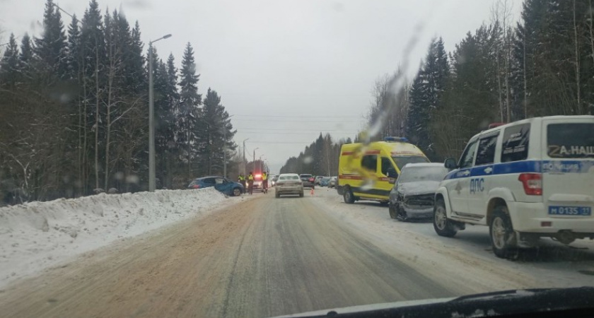 В Сыктывкаре в аварии на малой объездной травмировались дети