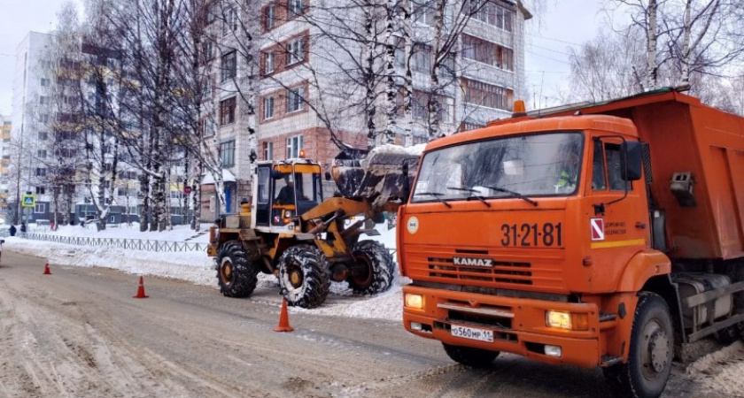 В первые дни 2025 года из сыктывкарских улиц вывезли около 25 тысяч кубометров снега