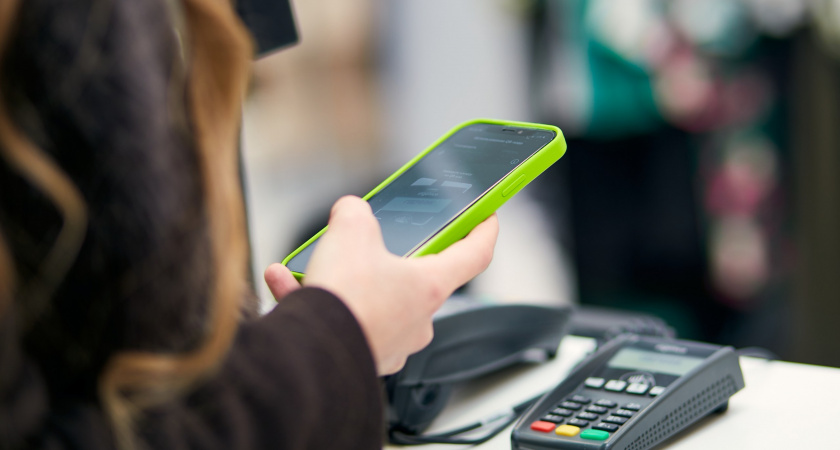 Накануне 14 февраля на маркетплейсах выросли продажи мужской одежды и ювелирных украшений