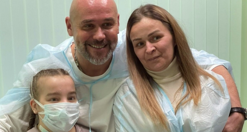 Звезда "Глухаря" Максим Аверин навестил 16-летнюю сыктывкарку в отделении онкогематологии РДКБ