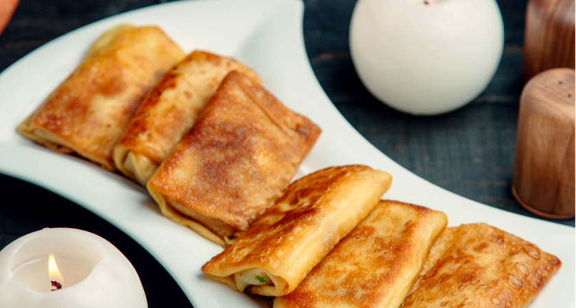 2 простых ингредиента — а на выходе аппетитные блины: шеф-повар Ивлев поделился семейным рецептом на Масленицу