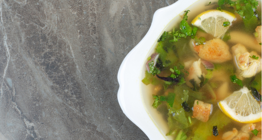 Всего две мелочи, а рыбный бульон становится в 100 раз вкуснее: будет прозрачным, как слеза