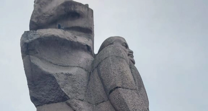 В Сыктывкаре отремонтируют памятник Ленину на Стефановской площади