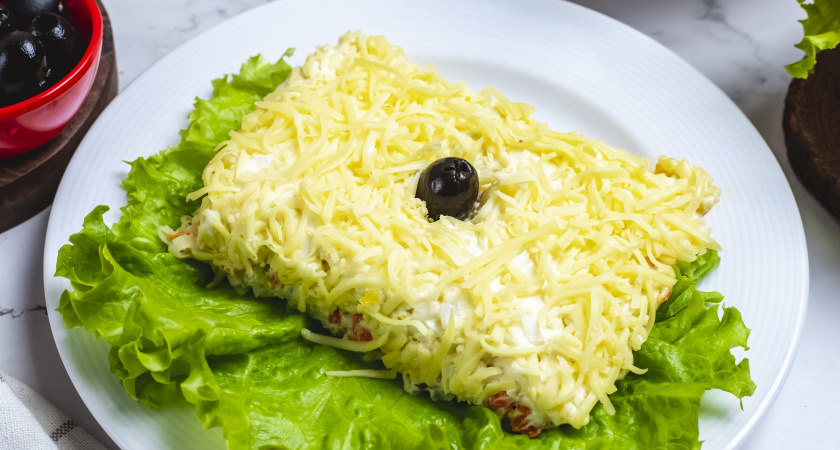 Смешали 3 ингредиента и изумительный салат к 8 марта на столе — домашние будут просить его каждый день