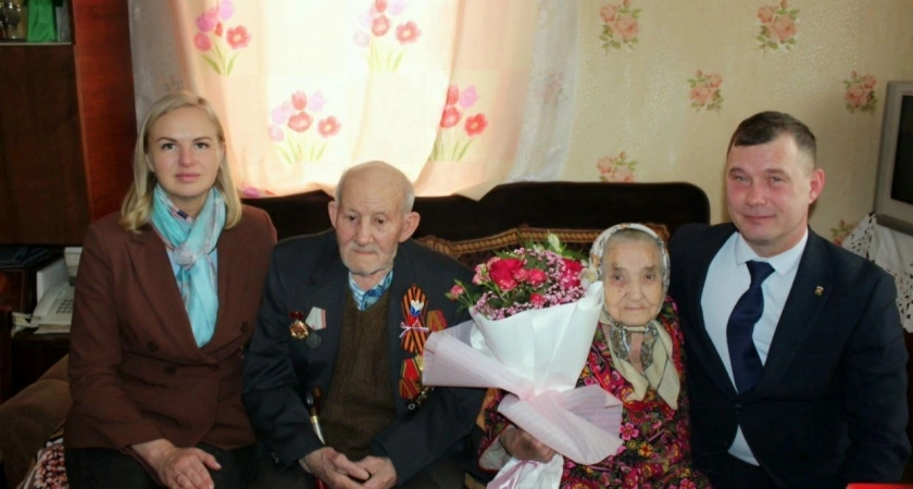 В Коми вручили медаль в честь 80-летия Победы ветерану ВОВ Валентину Голову