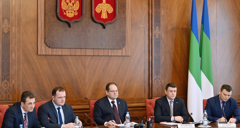 Гольдштейн потребовал ускорить ремонт сетей в Сыктывкаре: дороги перекроют с 10 марта