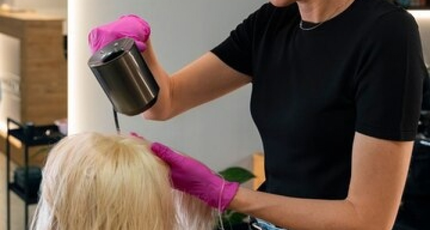 Такие стрижки мигом срежут 10 лет женщинам за 60 - секрет роскошного объема