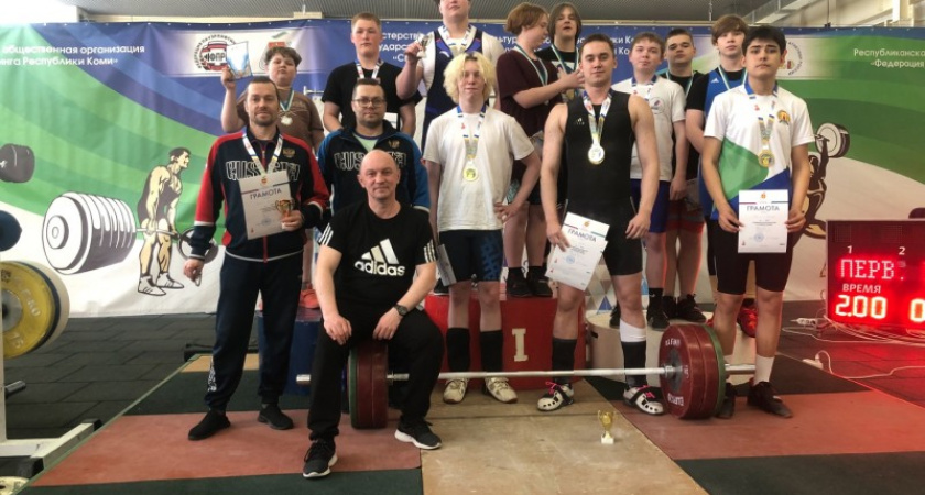 Сыктывкар принял юниорский турнир по тяжелой атлетике