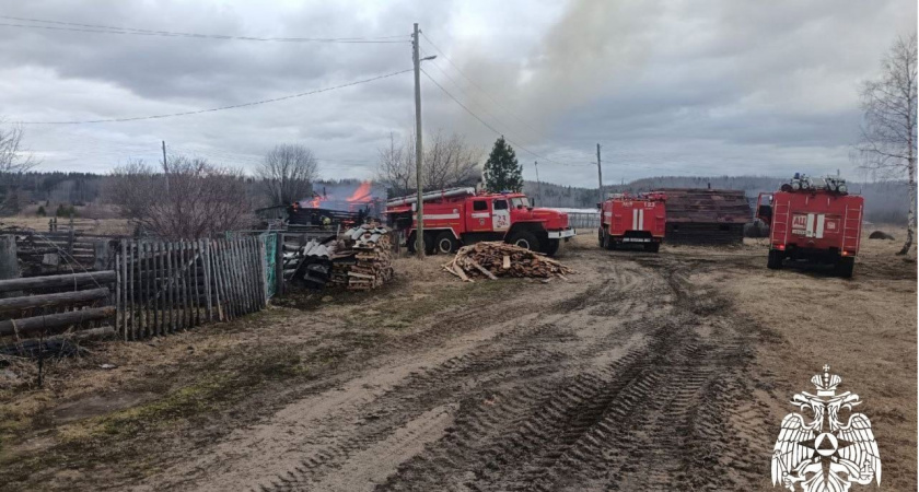 В Коми за сутки сгорели несколько жилых домов и автомобиль