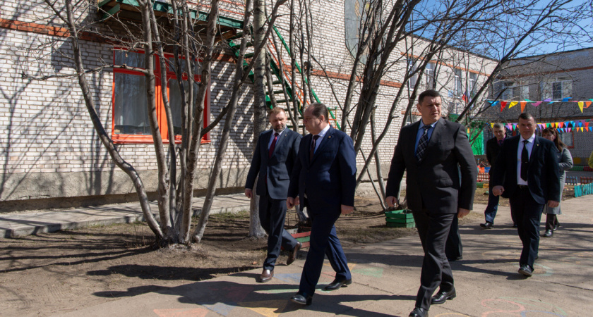 Гольдштейн поручил обновить детские площадки в садах Коми: план разработают в правительстве
