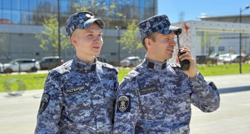 В Коми Росгвардия задержала любителей бесплатного алкоголя: один пытался украсть, другой – разбить