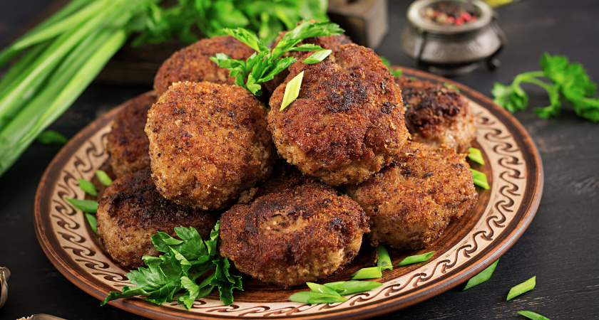 Всего один ингредиент, и котлеты становятся сочными и воздушными: есть на каждой кухне