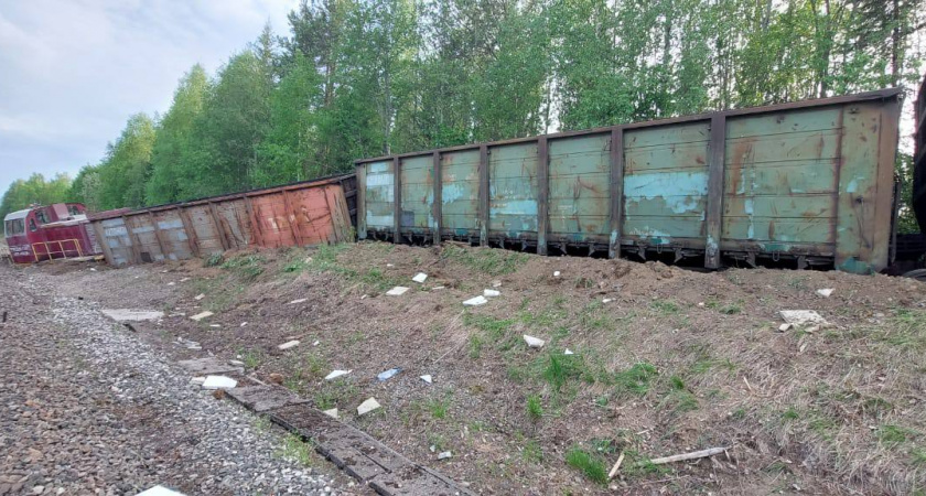 В Сыктывкаре сход вагонов товарного состава временно парализовал движение