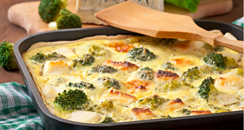 Быстрый и вкусный ужин с запеканкой "Жюльен" — сытное блюдо готовится всего за 10 минут, сметается с тарелок за секунду