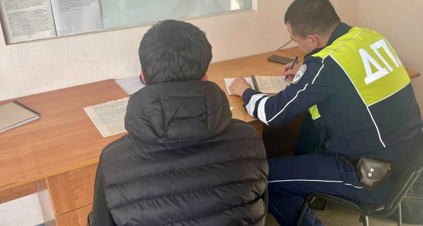 Сыктывкарский водитель без прав устроил заезд по тротуару ради контента