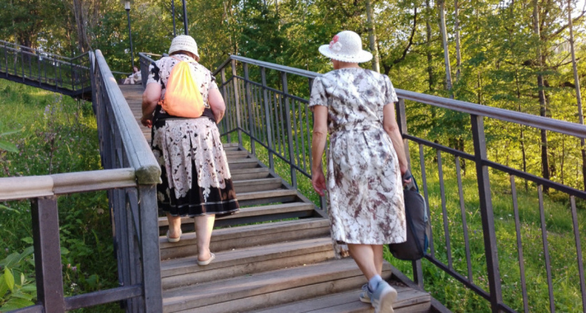 За услуги ЖКХ с мая можно не платить: пенсионерам сообщили важную новость