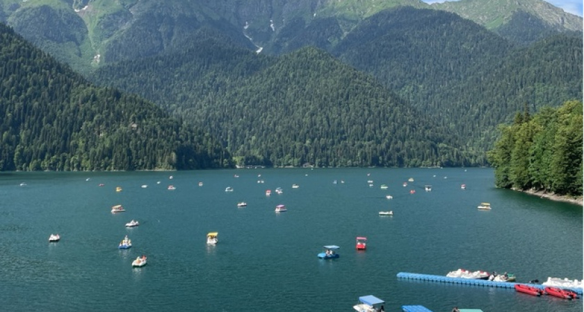 "В этот красивый ад больше ни ногой": российские туристы поделились честным отзывов о путешествии в Абхазию