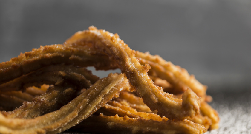 Хрустящий невесомый "хворост" — в СССР за этим десертом выстраивались в очередь даже соседи, готовим по "классике"