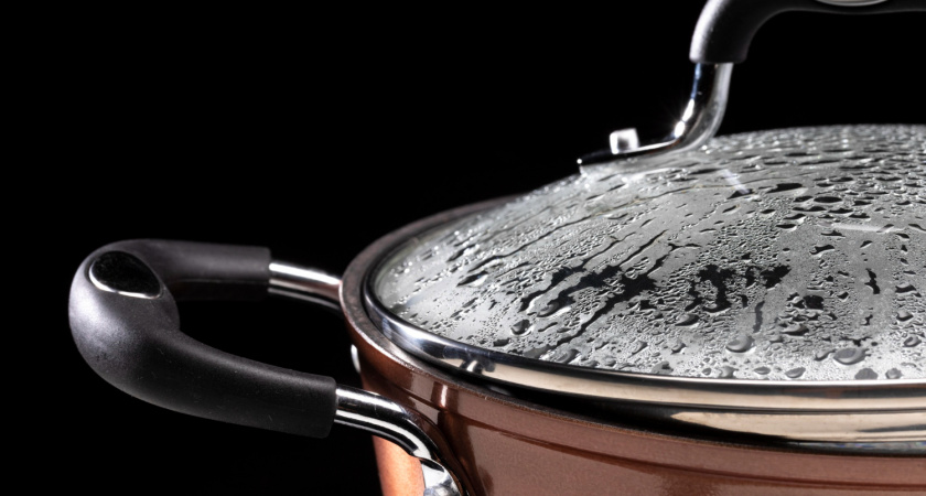 1 ложка — и стеклянные крышки от кастрюль будут чище новых: никакого налета и жира