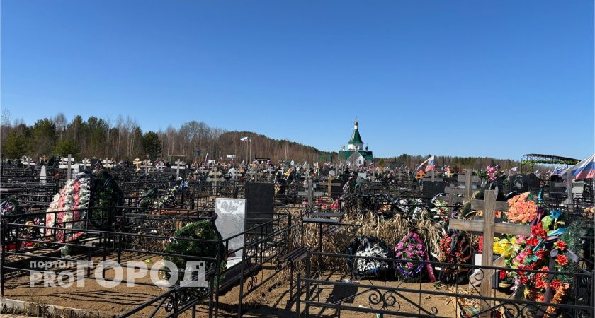 В Сыктывкаре возникли проблемы с захоронением рядом неофициальных супругов