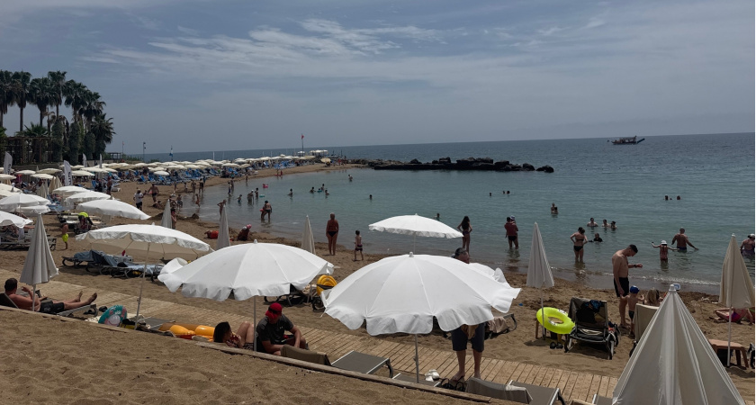 Отдых уже не будет прежним: в Анапе туристов обязали подписывать документ, где говорится о запрете купания в море и отдыха на пляже