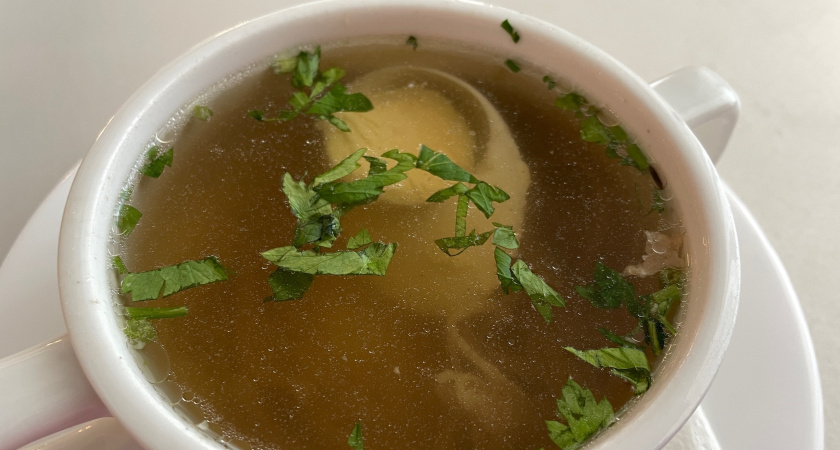 Ученые назвали самый вредный суп: в России его готовят почти в каждой семье