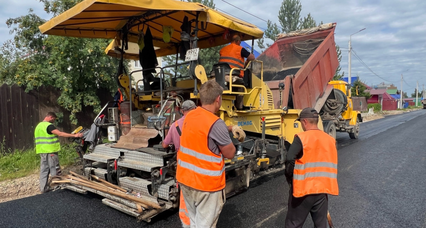 В Сыктывкаре обновляют дорогу в Лесозаводе: "грязевое месиво" уходит в прошлое