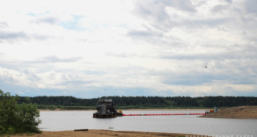 В Коми на реке Печора начались работы по углублению дна у правой стороны реки, в зоне подхода к берегу