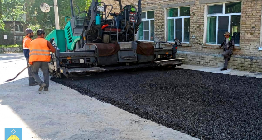 Более 10 миллионов рублей направят на ремонт тротуаров возле школ Сыктывкара