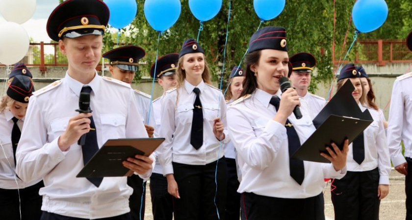 В Сыктывкаре выпустили новый отряд офицеров полиции