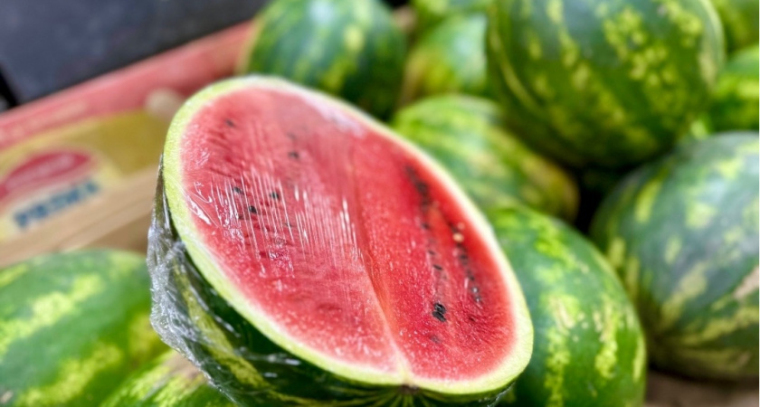 Один точный признак, который выдаст самый спелый и сладкий арбуз: вам понадобится только палец