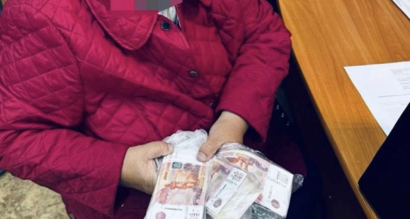 В Сыктывкаре полиция спасла пенсионерку от мошенников, пытавшихся выманить 900 тысяч