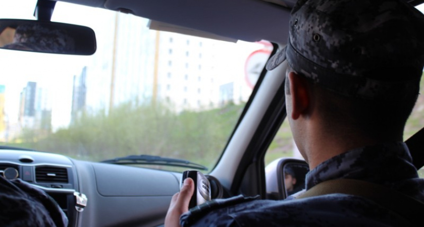 В Коми женщина ударила посетителя бара телефонов: в дело вмешалась Росгвардия 