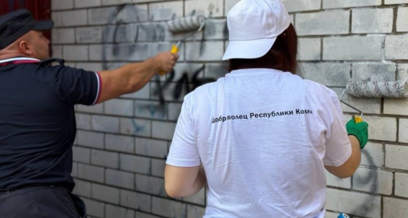 В Сыктывкаре волонтеры вместе с полицией закрасили рекламу наркошопов