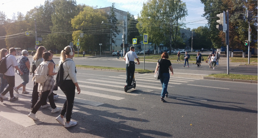 Верховный Суд поставил точку: нужно ли ждать, пока пешеход перейдет дорогу полностью, или можно ехать сразу