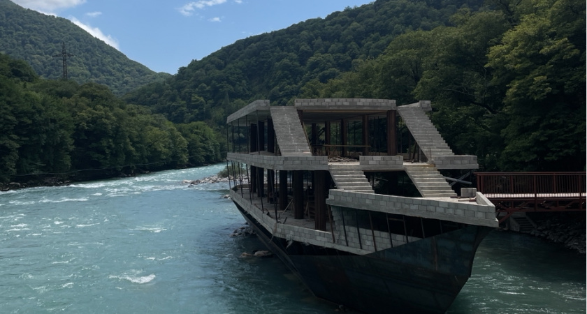 "После этого мы даже не смотрим в сторону Абхазии": честный рассказ туристов об отдыхе на курорте